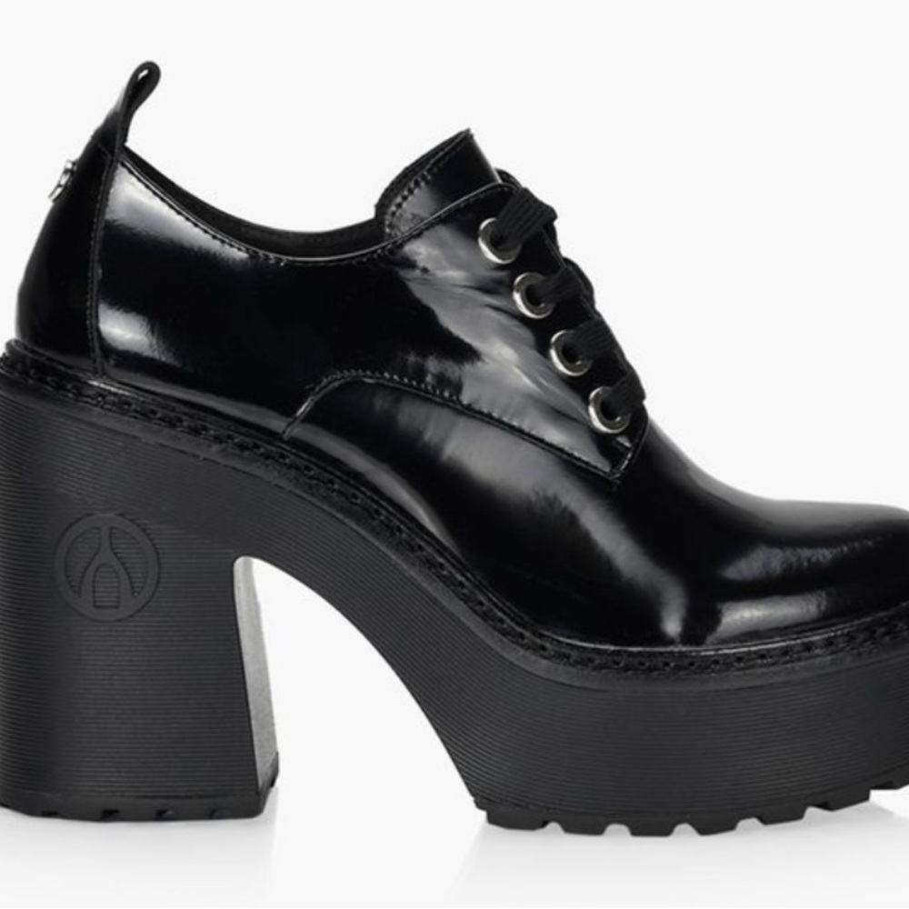 Brown’s Wishbone Collection Layla Chunky Leather Heels - Black